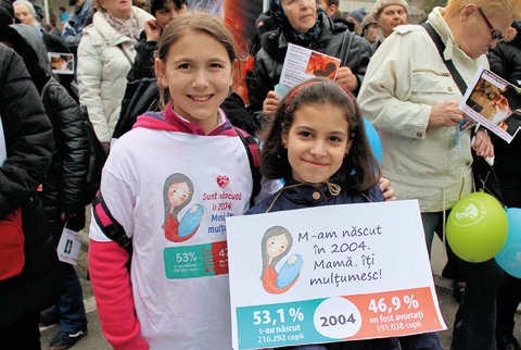 Marșul pentru viață 2015 „Fiecare viață este un dar” a avut loc pe 21 martie în 75 de orașe din România și două din Republica Moldova. Foto: Veronica Iani.
